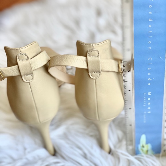 Banana republic heels - Picture 3 of 5